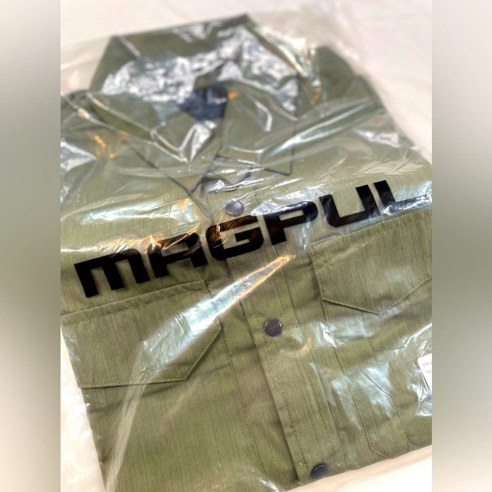 Magpul, (NWT) Mansfield Shirt, Short Sleeve, Snap Down, Green, Men's Size (M)